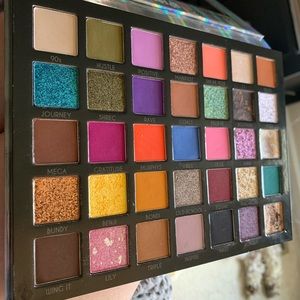 New in box. bPerfect Manifest Dream Big Palette.